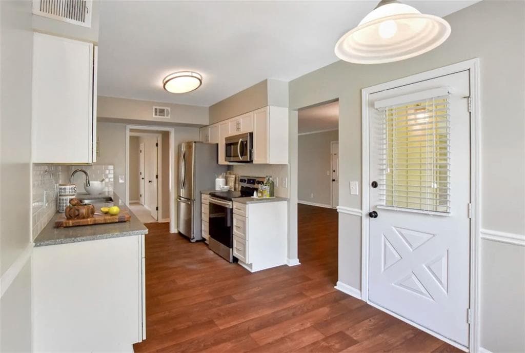 3 bedroom, 2 bathroom, 1,690 sq ft apartment for rent at 1831 Briarcliff Circle 1891C, Atlanta, GA 30329 for $2,194 a month — photo 4