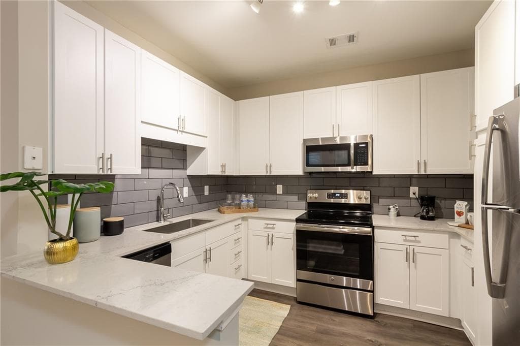 2 bedroom, 2 bathroom, 1,078 sq ft apartment for rent at 433 Highland Avenue 02_1169, Atlanta, GA 30312 for $1,584 a month — photo 1 of 45