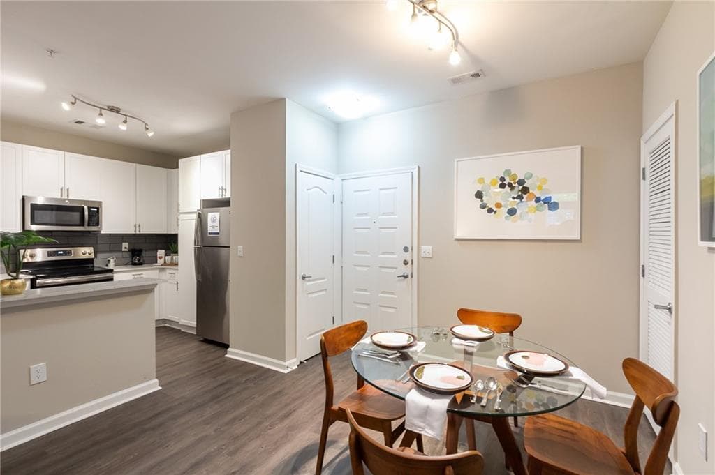 2 bedroom, 2 bathroom, 1,078 sq ft apartment for rent at 433 Highland Avenue 02_1169, Atlanta, GA 30312 for $1,584 a month — photo 3