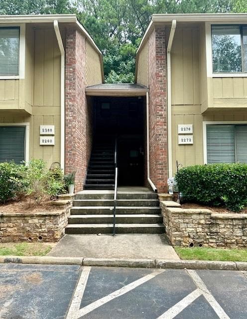 2 bedroom, 2 bathroom, 1,320 sq ft condominium sold at 2268 Runnymead Ridge, Marietta, GA 30067
