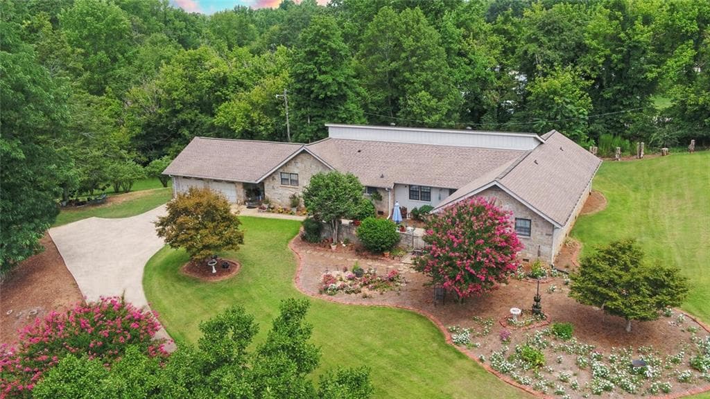 3 bedroom, 3 bathroom, 3,508 sq ft single family residence sold at 5320 Sherri Drive, Gainesville, GA 30504