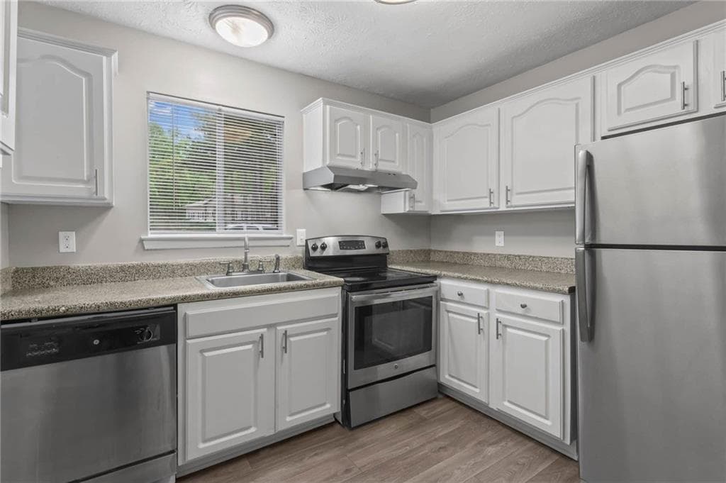 1 bedroom, 1 bathroom, 882 sq ft apartment for rent at 100 Chattahoochee Circle 0632, Roswell, GA 30075 for $1,270 a month — photo 1 of 36