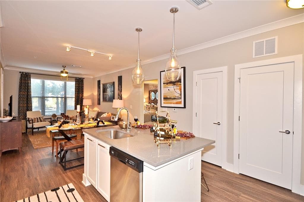 3 bedroom, 2 bathroom, 1,363 sq ft apartment for rent at 2875 Crescent Parkway 1420, Atlanta, GA 30339 for $3,096 a month — photo 2