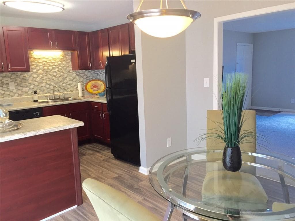 1 bedroom, 1 bathroom, 750 sq ft apartment for rent at 4883 Roswell Road N1, Atlanta, GA 30342 for $1,339 a month — photo 2