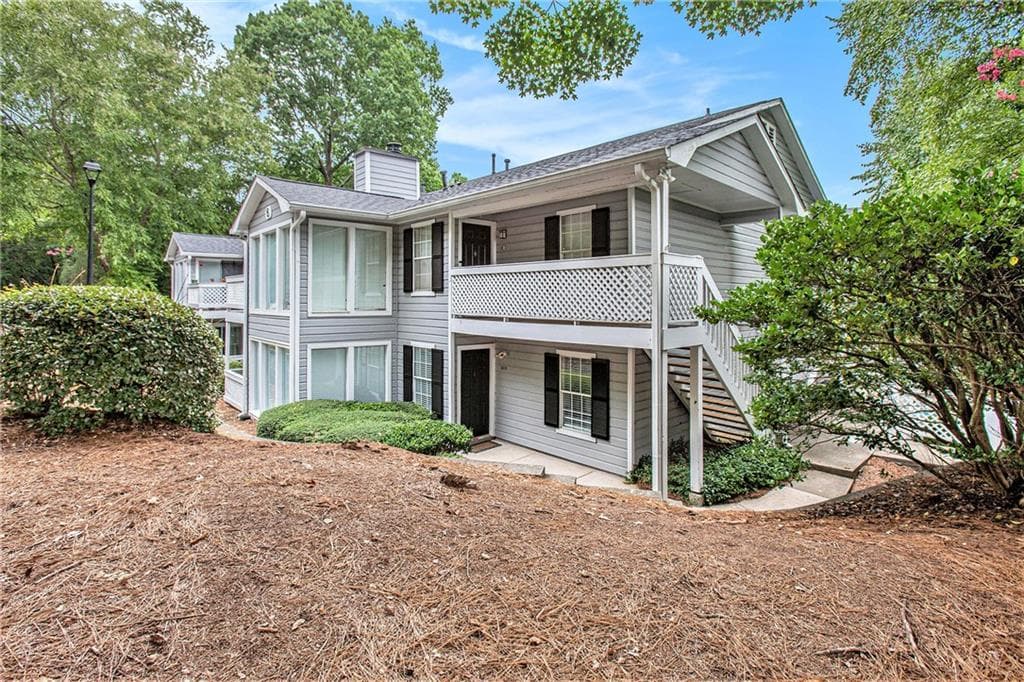 2 bedroom, 2 bathroom, 1,102 sq ft condominium sold at 608 Natchez Trace, Atlanta, GA 30350