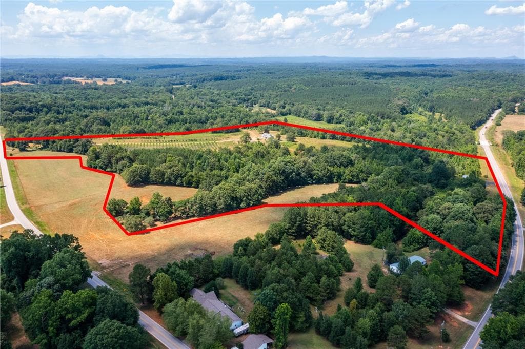 5 bedroom, 2 bathroom single family residence sold at 300 Carson Segars Road, Maysville, GA 30558