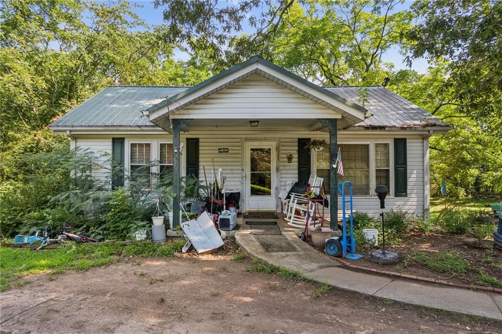 3 bedroom, 2 bathroom, 1,194 sq ft single family residence for sale at 3804 Price Road, Gainesville, GA 30506 — photo 1 of 7