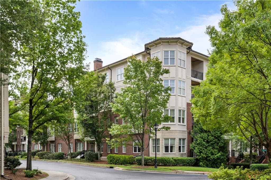 2 bedroom, 2 bathroom, 1,270 sq ft condominium sold at 3635 E Paces Circle 1414, Atlanta, GA 30326