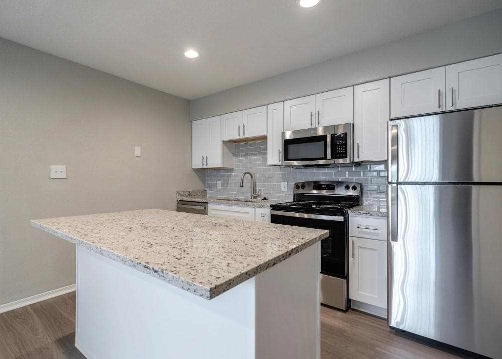 1 bedroom, 1 bathroom, 506 sq ft apartment for rent at 1760 Northside Drive 140, Atlanta, GA 30318 for $1,299 a month — photo 1 of 23