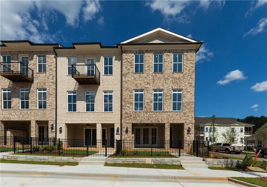 3 bedroom, 3 bathroom townhouse sold at 4018 Blandford Street 194, Peachtree Corners, GA 30092