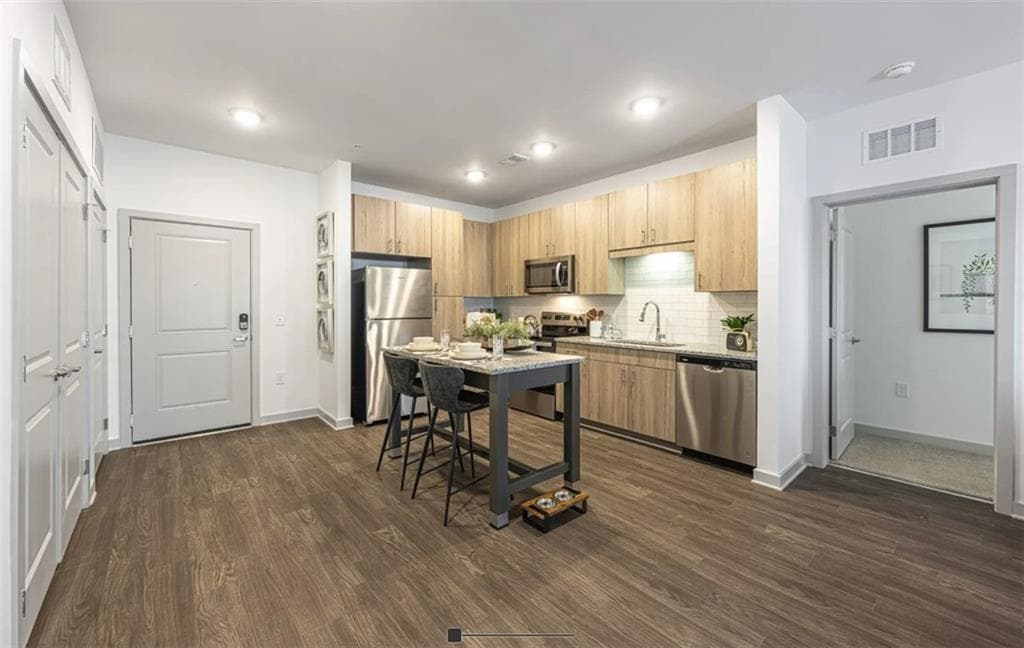 1 bedroom, 1 bathroom, 771 sq ft apartment for rent at 1230 Joe Frank Harris Parkway 6204, Cartersville, GA 30120 for $1,365 a month — photo 2