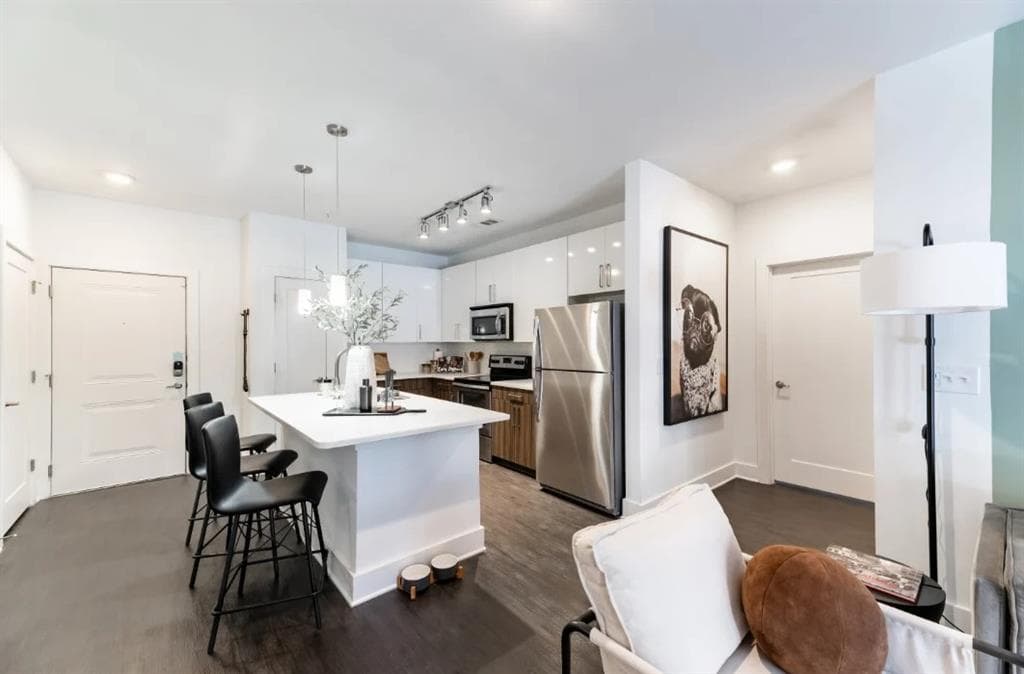 1 bedroom, 1 bathroom, 638 sq ft apartment for rent at 1220 Mecaslin Street 1517, Atlanta, GA 30318 for $1,698 a month — photo 2