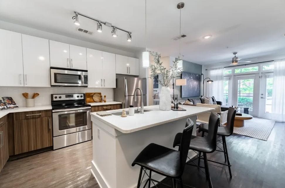 1 bedroom, 1 bathroom, 638 sq ft apartment for rent at 1220 Mecaslin Street 1517, Atlanta, GA 30318 for $1,698 a month — photo 3