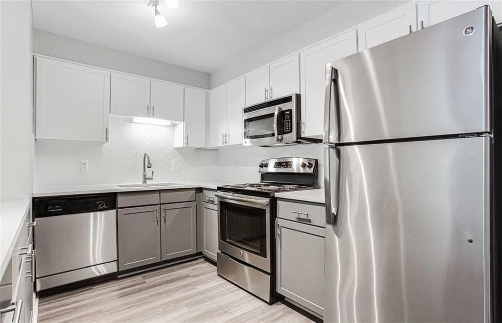 1 bedroom, 1 bathroom, 814 sq ft apartment for rent at 2460 Peachtree Road 0501, Atlanta, GA 30305 for $1,405 a month — photo 1 of 12