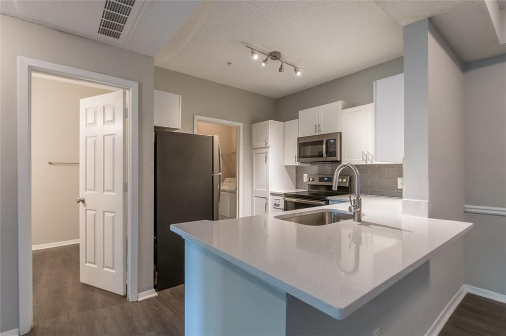 1 bedroom, 1 bathroom, 900 sq ft apartment for rent at 3432 Piedmont Road 0924, Atlanta, GA 30305 for $1,544 a month — photo 1 of 18