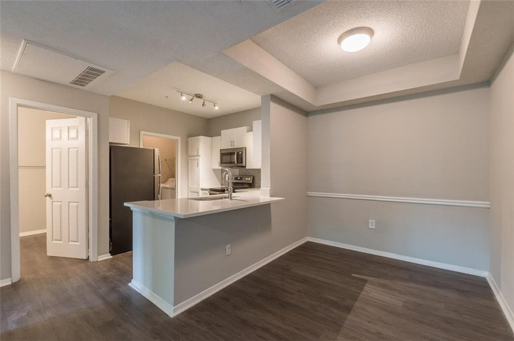 1 bedroom, 1 bathroom, 900 sq ft apartment for rent at 3432 Piedmont Road 0924, Atlanta, GA 30305 for $1,544 a month — photo 2