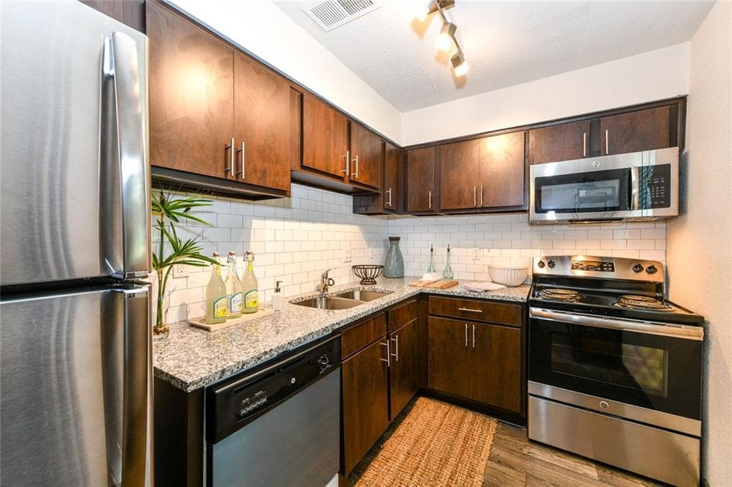 4 bedroom, 3 bathroom, 2,300 sq ft apartment for rent at 501 N River Parkway 410TH, Atlanta, GA 30350 for $2,016 a month — photo 1 of 16
