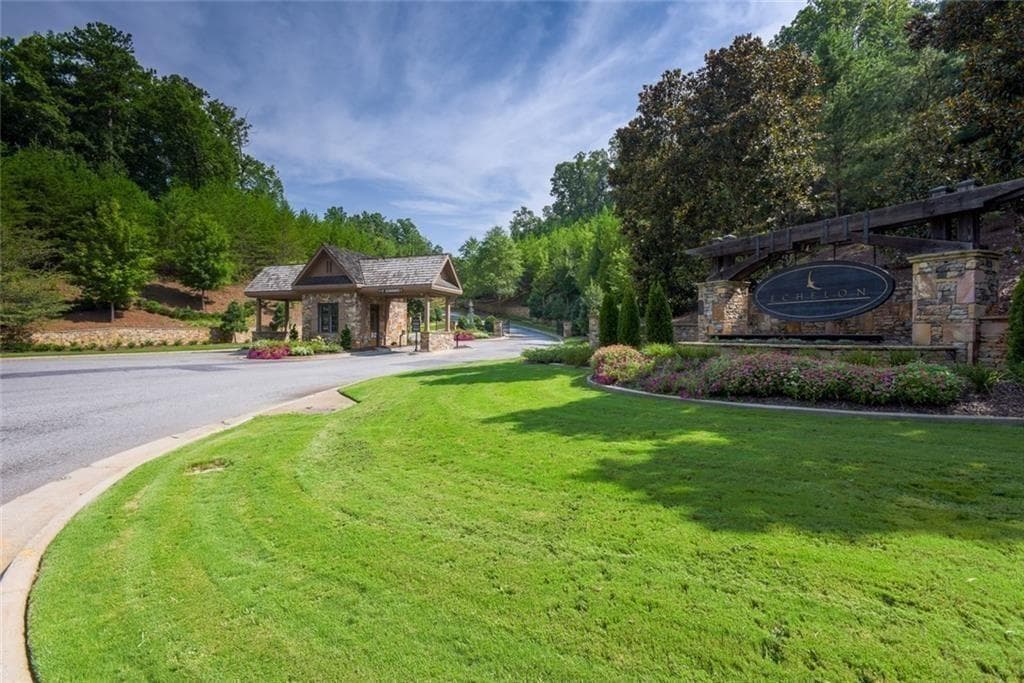 6 bedroom, 7 bathroom, 10,000 sq ft single family residence for sale at 260 Traditions Drive, Alpharetta, GA 30004 — photo 6