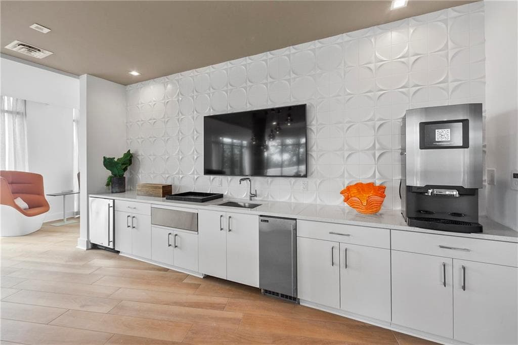 1 bedroom, 1 bathroom, 770 sq ft apartment for rent at 1777 Peachtree Street 508, Atlanta, GA 30309 for $2,189 a month — photo 1 of 34