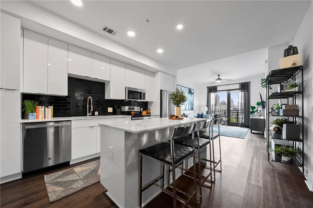 1 bedroom, 1 bathroom, 770 sq ft apartment for rent at 1777 Peachtree Street 508, Atlanta, GA 30309 for $2,189 a month — photo 3
