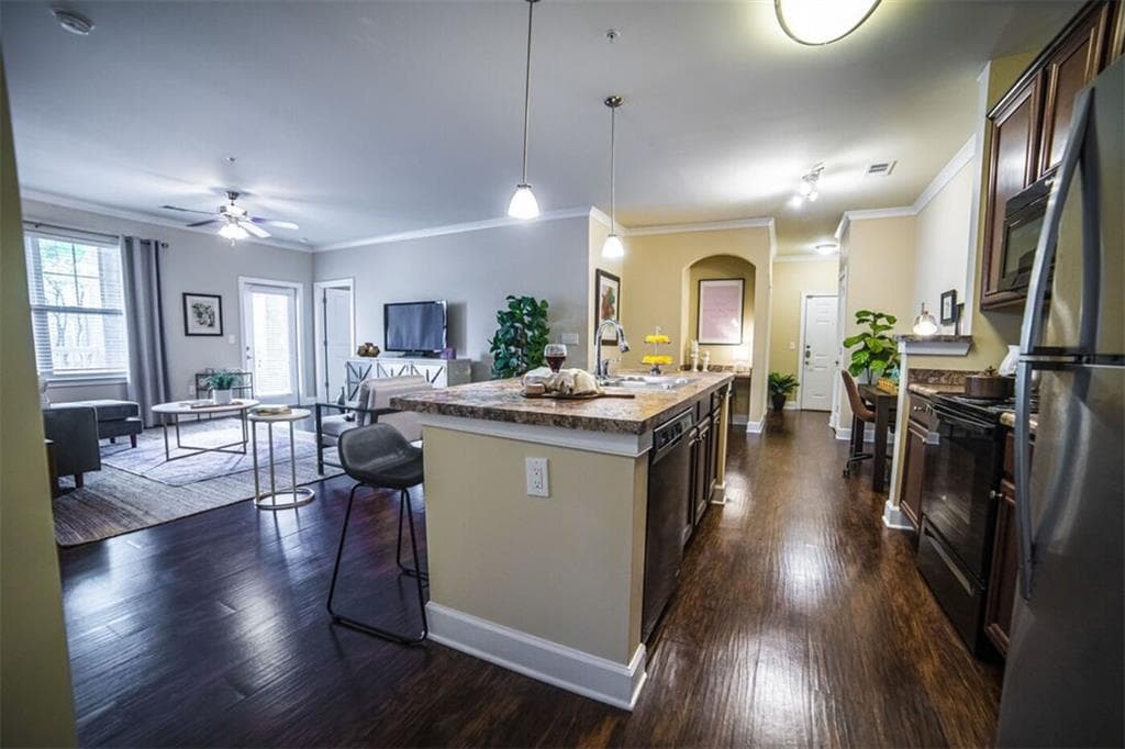 1 bedroom, 1 bathroom, 806 sq ft apartment for rent at 1836 Roswell Street 3405, Smyrna, GA 30080 for $1,705 a month — photo 2