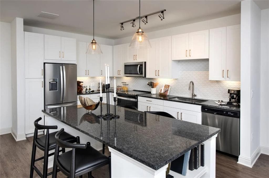 3 bedroom, 2 bathroom, 1,261 sq ft apartment for rent at 2180 Shadowood Parkway 201, Atlanta, GA 30339 for $3,011 a month — photo 2