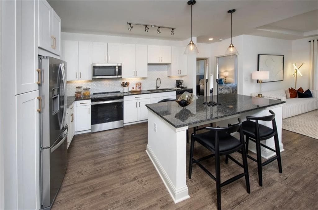 3 bedroom, 2 bathroom, 1,261 sq ft apartment for rent at 2180 Shadowood Parkway 201, Atlanta, GA 30339 for $3,011 a month — photo 3