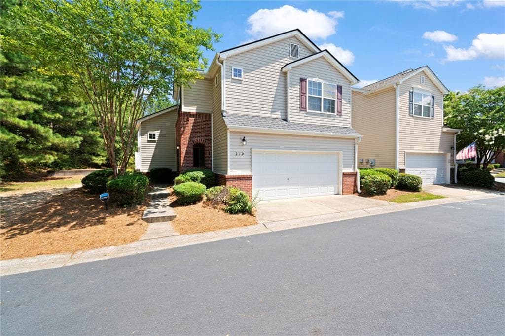 3 bedroom, 3 bathroom, 1,297 sq ft single family residence sold at 210 Hiawassee Drive, Woodstock, GA 30188