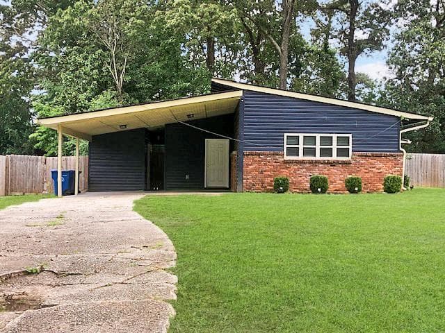 3 bedroom, 2 bathroom, 1,466 sq ft single family residence sold at 1383 Downs Drive, Atlanta, GA 30311