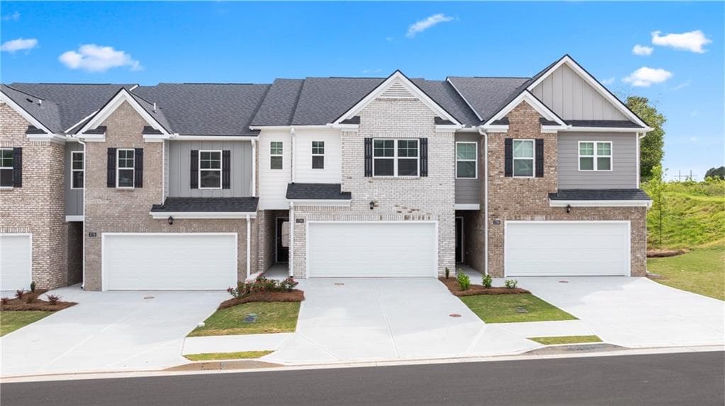 3 bedroom, 3 bathroom townhouse sold at 305 Silver Moon Drive, Loganville, GA 30052
