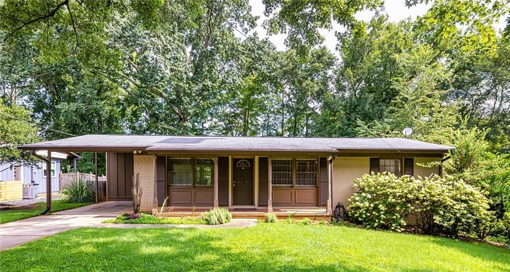 3 bedroom, 2 bathroom single family residence sold at 2638 Shetland Drive, Decatur, GA 30033
