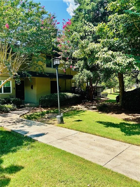 3 bedroom, 3 bathroom, 1,426 sq ft condominium sold at 307 Lakemoore Drive D, Atlanta, GA 30342