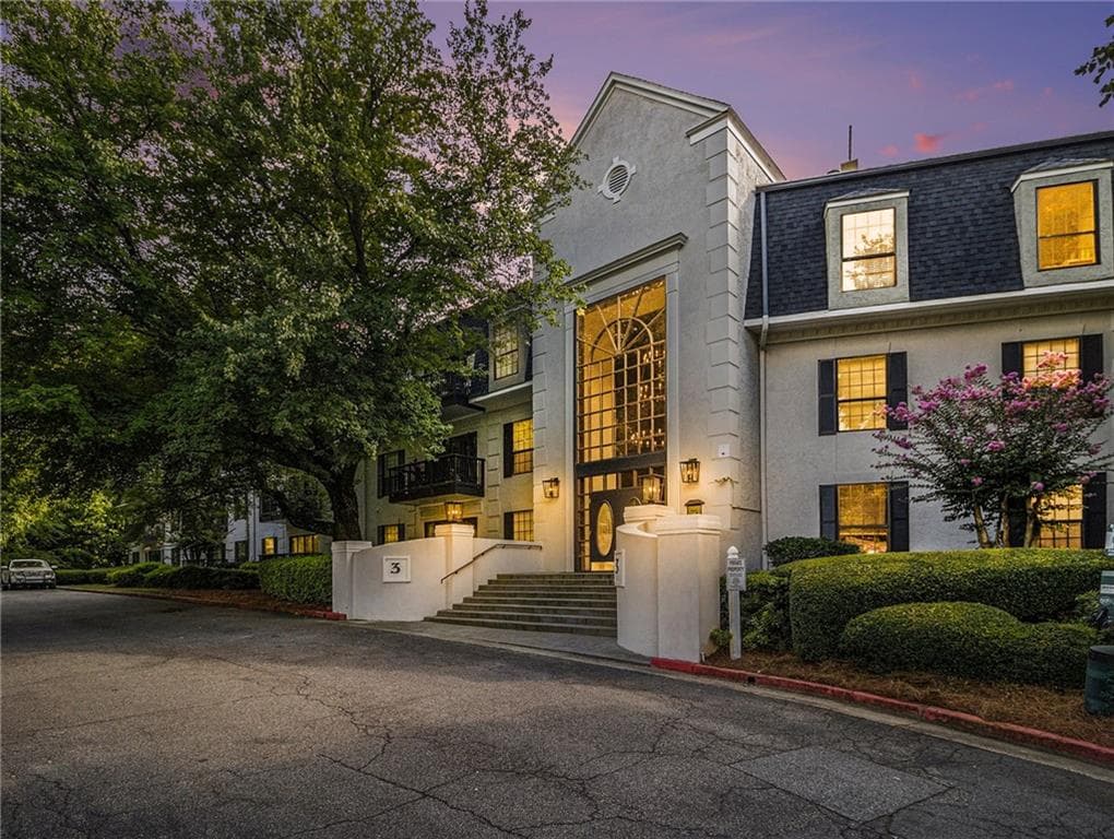 2 bedroom, 2 bathroom, 1,249 sq ft condominium sold at 3307 Pine Heights Drive, Atlanta, GA 30324