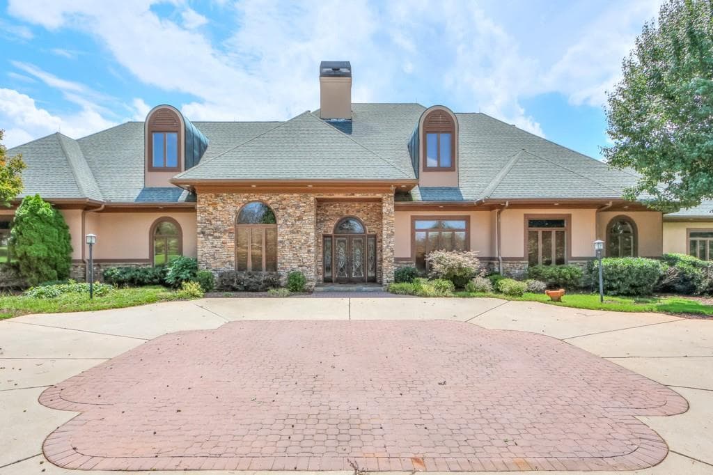 5 bedroom, 6 bathroom, 11,790 sq ft single family residence sold at 4692 Highland Drive, Gainesville, GA 30506