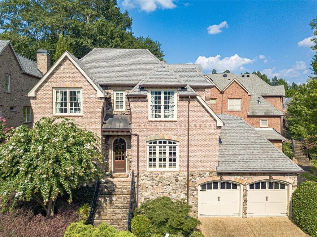 4 bedroom, 5 bathroom, 4,576 sq ft single family residence sold at 1829 Buckhead Valley Lane, Atlanta, GA 30324