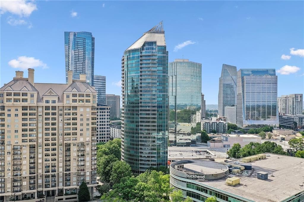 2 bedroom, 2 bathroom, 1,359 sq ft condominium sold at 3338 Peachtree Road 2706, Atlanta, GA 30326