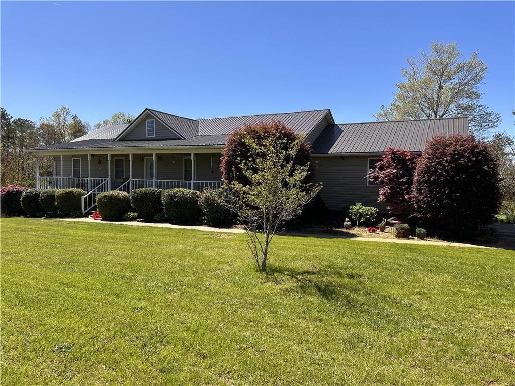 4 bedroom, 3 bathroom single family residence sold at 1521 Tobe Wells Road, Elberton, GA 30635
