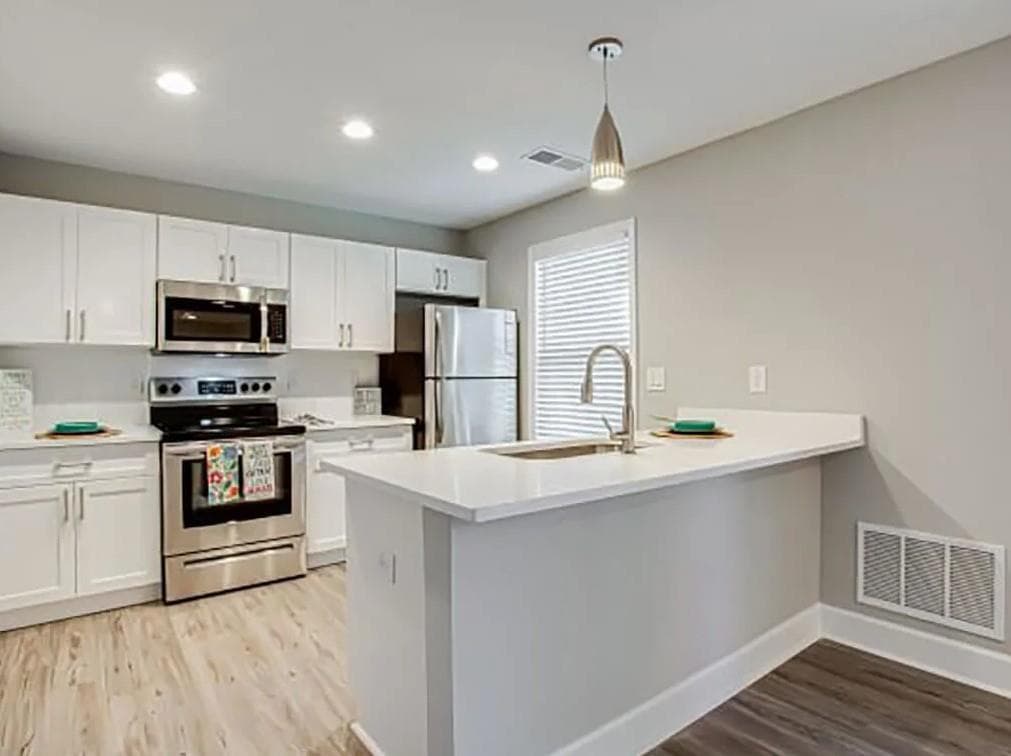 1 bedroom, 1 bathroom, 718 sq ft apartment for rent at 1067 Pitts Road 1050_H, Sandy Springs, GA 30350 for $1,009 a month