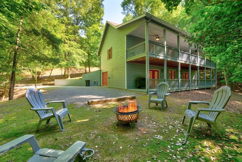 3 bedroom, 2 bathroom single family residence sold at 1930 Newport Drive, Ellijay, GA 30540