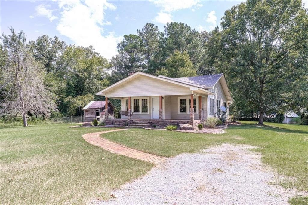 3 bedroom, 2 bathroom single family residence sold at 1174 Everett Springs Road, Calhoun, GA 30701