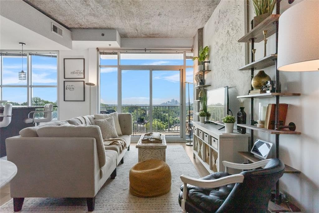 1 bedroom, 1 bathroom, 791 sq ft condominium sold at 250 PHARR Road 614, Atlanta, GA 30305
