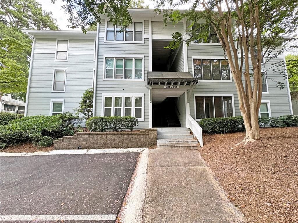 1 bedroom, 1 bathroom, 859 sq ft condominium sold at 405 Summit North Drive, Atlanta, GA 30324