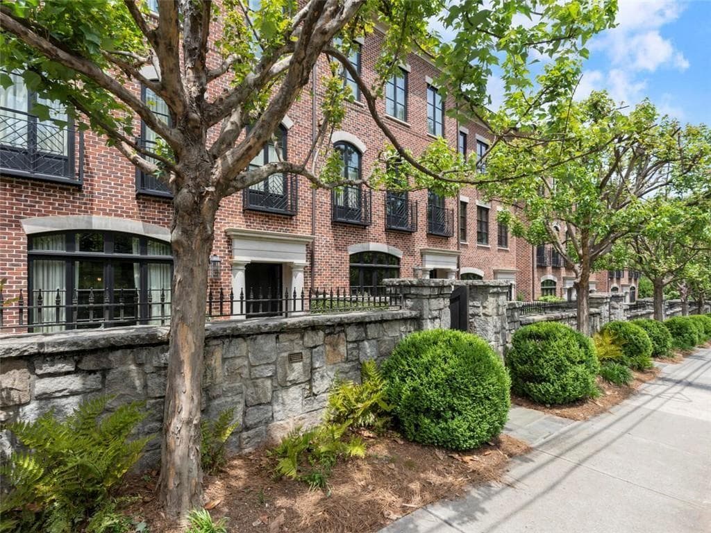 4 bedroom, 6 bathroom, 4,889 sq ft townhouse sold at 2 The Prado 1, Atlanta, GA 30309