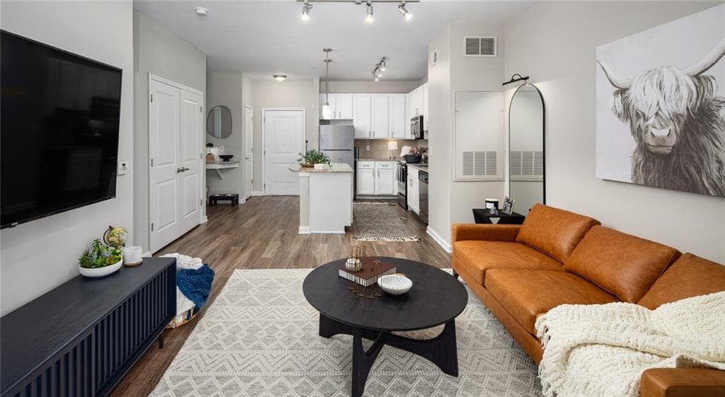 2 bedroom, 2 bathroom, 1,169 sq ft apartment for rent at 1295 Dresden Drive 401, Atlanta, GA 30319 for $2,384 a month — photo 4