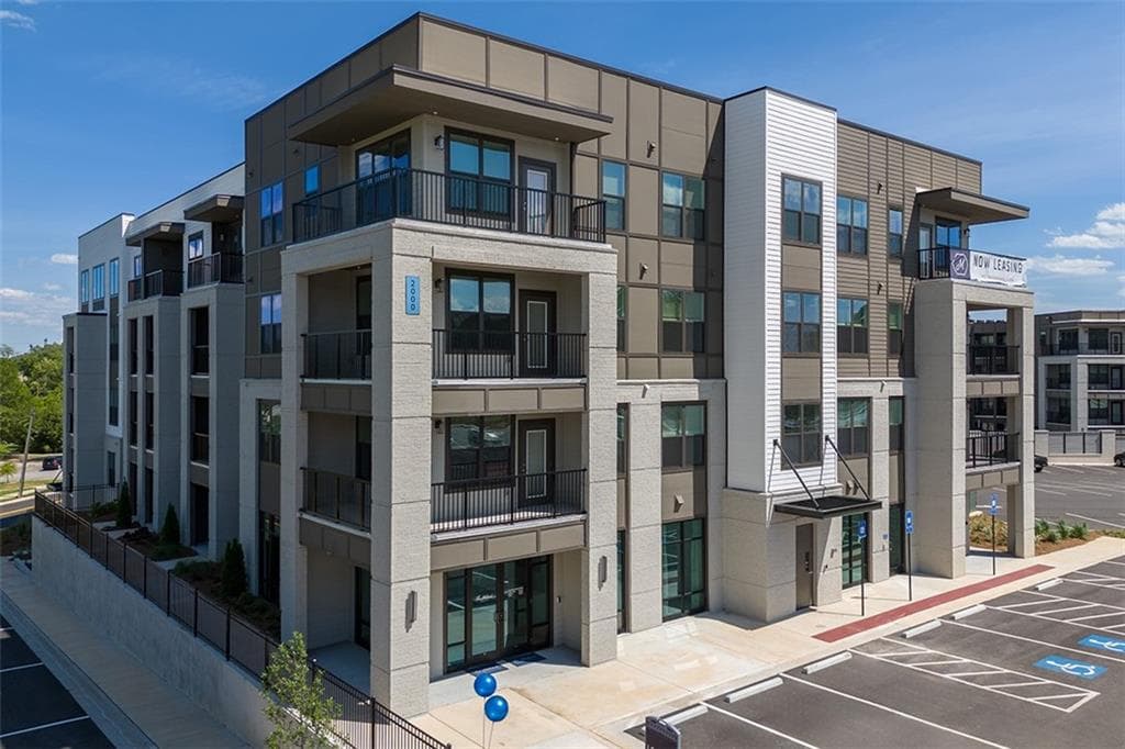 2 bedroom, 2 bathroom, 1,076 sq ft apartment for rent at 2100 Saint Thomas Drive 3000-3204, Gainesville, GA 30501 for $1,925 a month — photo 6