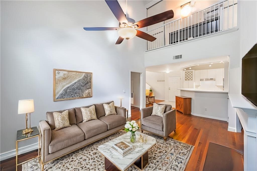 2 bedroom, 2 bathroom, 1,384 sq ft condominium sold at 424 Lindbergh Drive 309, Atlanta, GA 30305