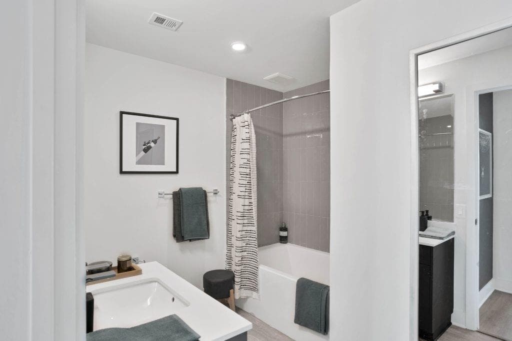 1 bedroom, 1 bathroom, 649 sq ft apartment for rent at 3172 Roswell Road 1014, Atlanta, GA 30305 for $1,911 a month — photo 10