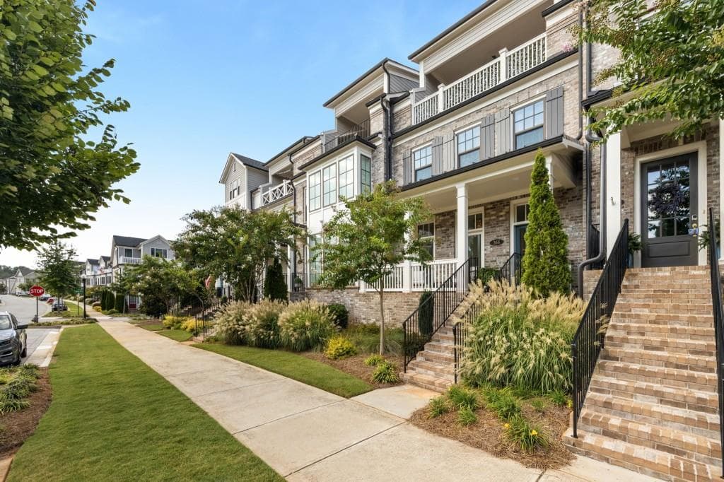 4 bedroom, 5 bathroom, 3,125 sq ft townhouse sold at 366 Concord Street, Alpharetta, GA 30009