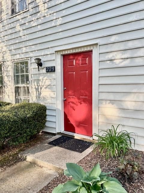 2 bedroom, 3 bathroom townhouse sold at 229 Chads Ford Way, Roswell, GA 30076