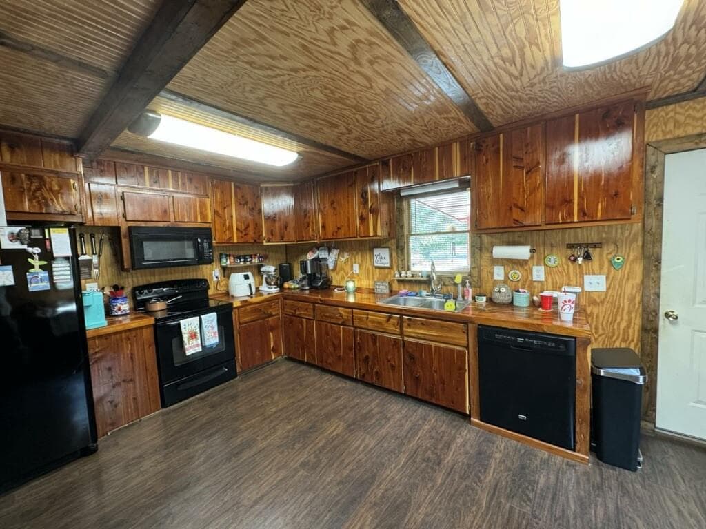 4 bedroom, 2 bathroom, 3,830 sq ft single family residence under contract at 268 Arnold Mill Road, Woodstock, GA 30188 — photo 6
